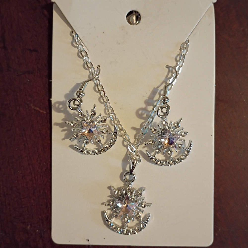Elegant Silver Snowflake Jewelry Set